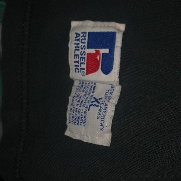 Selling a youth xl russel athletics tee shirt vintage - Picture 3 of 3